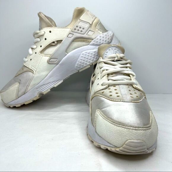 Nike Air Huarache Run in Triple White 6.5 - Picture 1 of 9